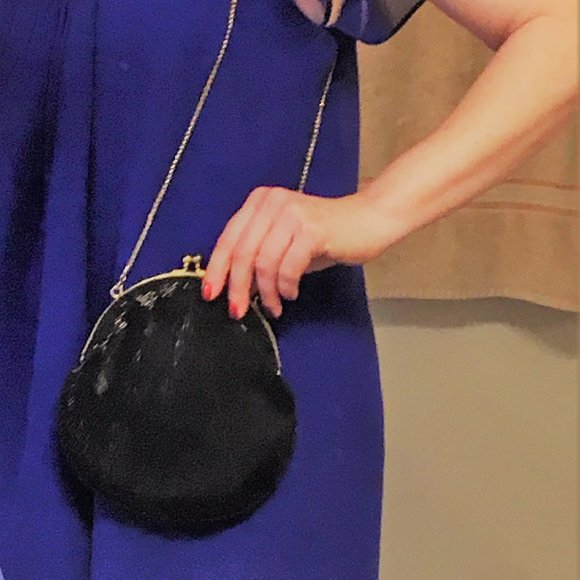 Bugle bead clamshell-shaped purse w/ kiss closure - Picture 5 of 5